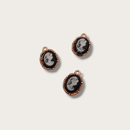 Camoe Charm 1pc - Gold Tone
