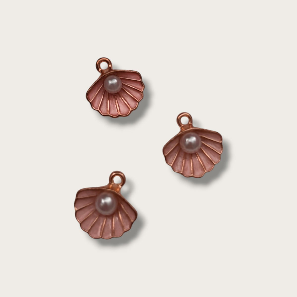 Clamshell 1pc - Gold Tone