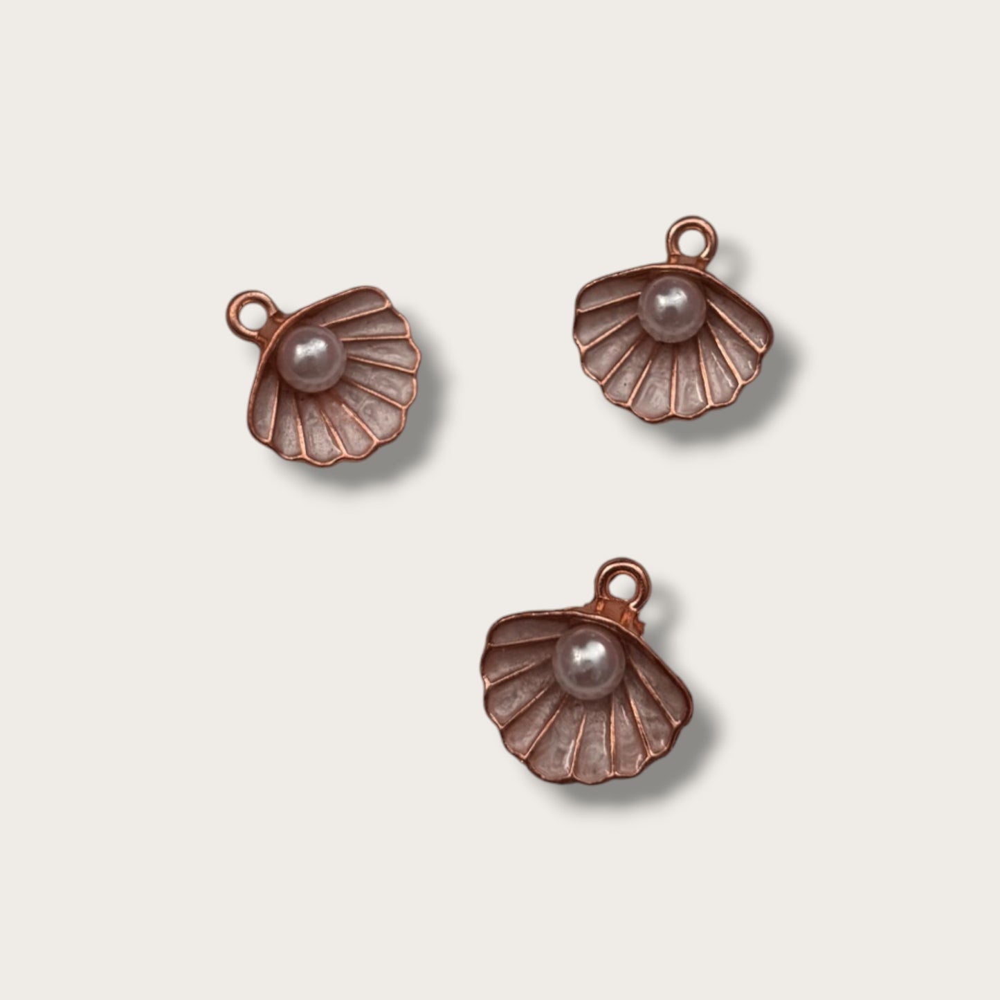 Clamshell 1pc - Gold Tone