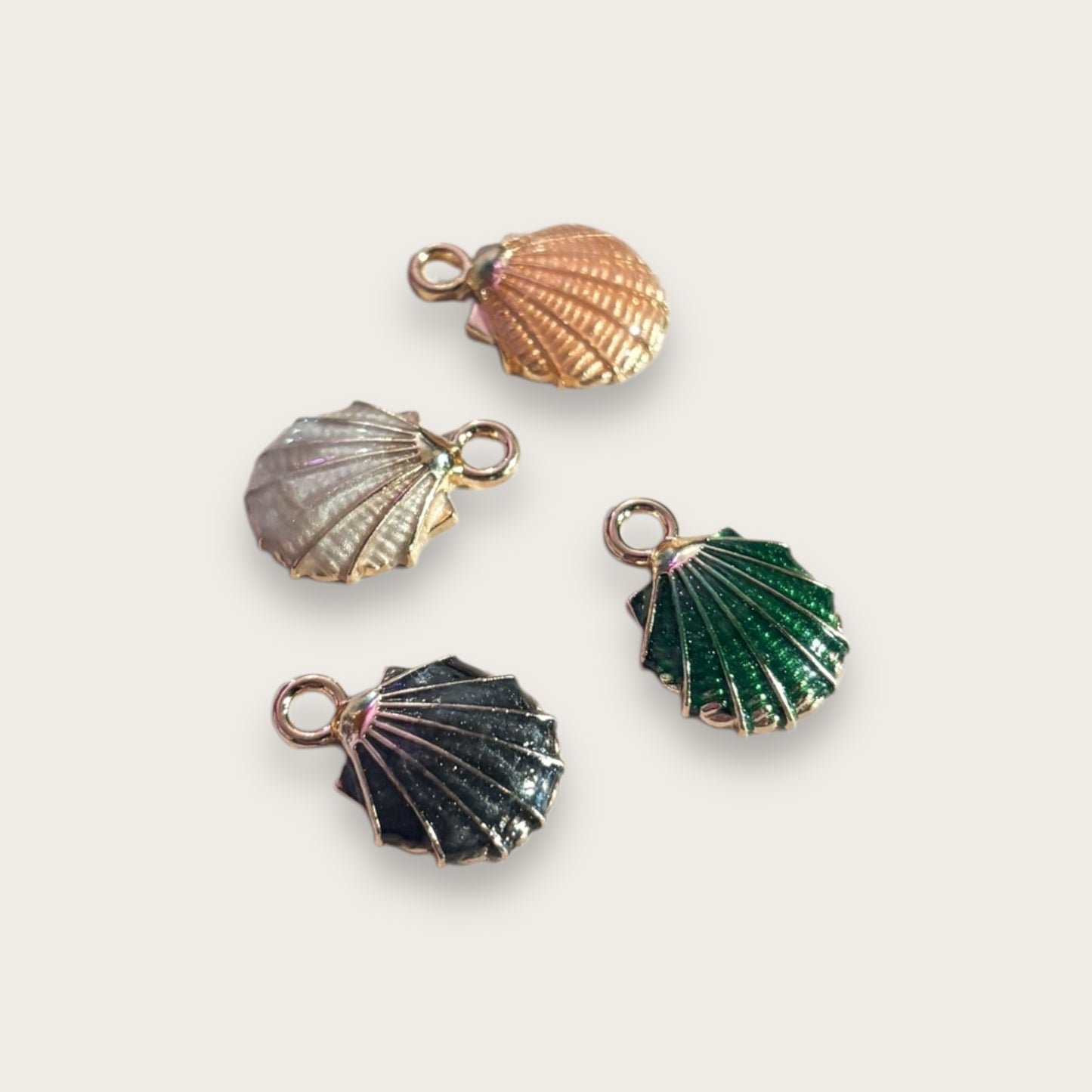 Shell Charm 1pc - Gold Tone