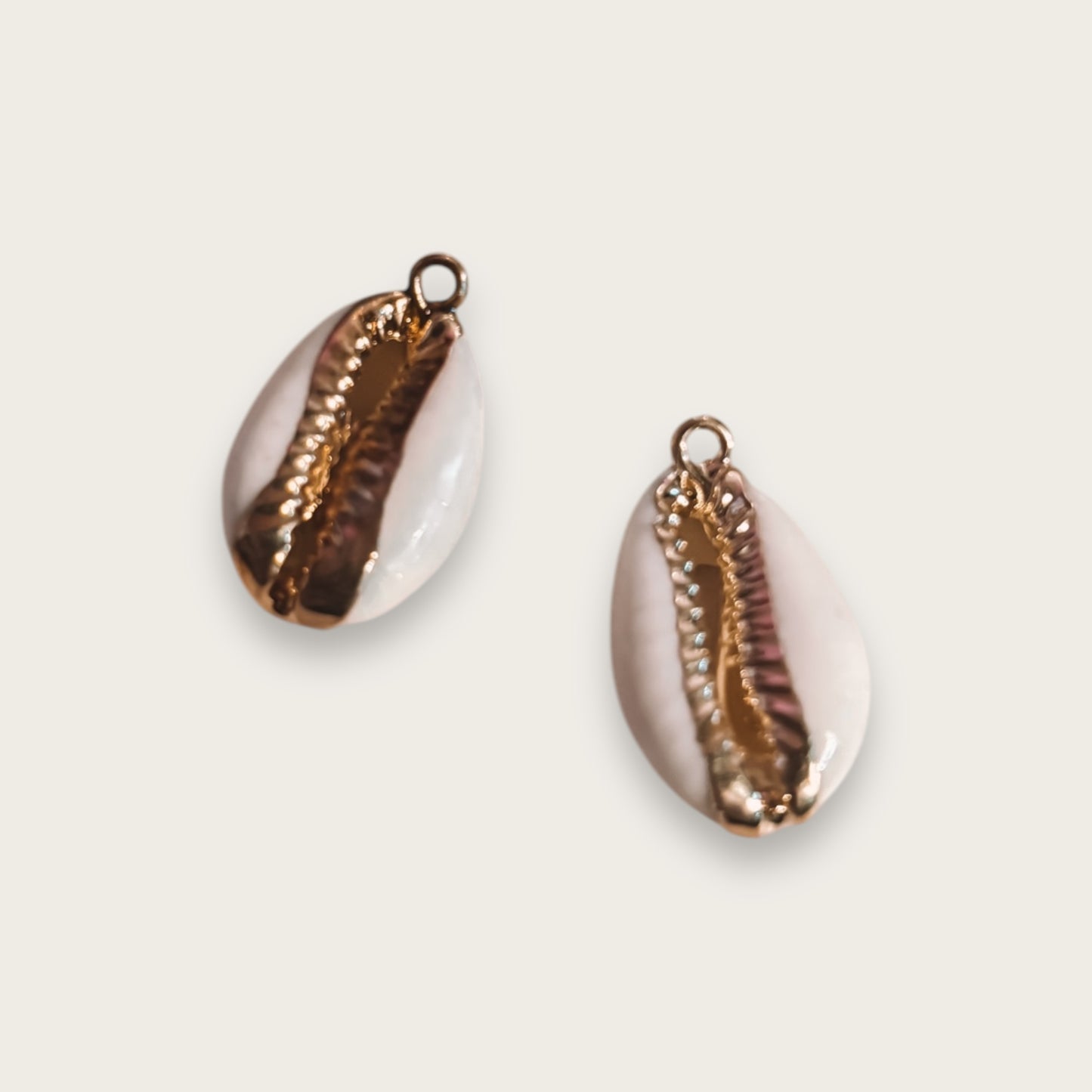 Shell Charm 1pc - Gold Tone