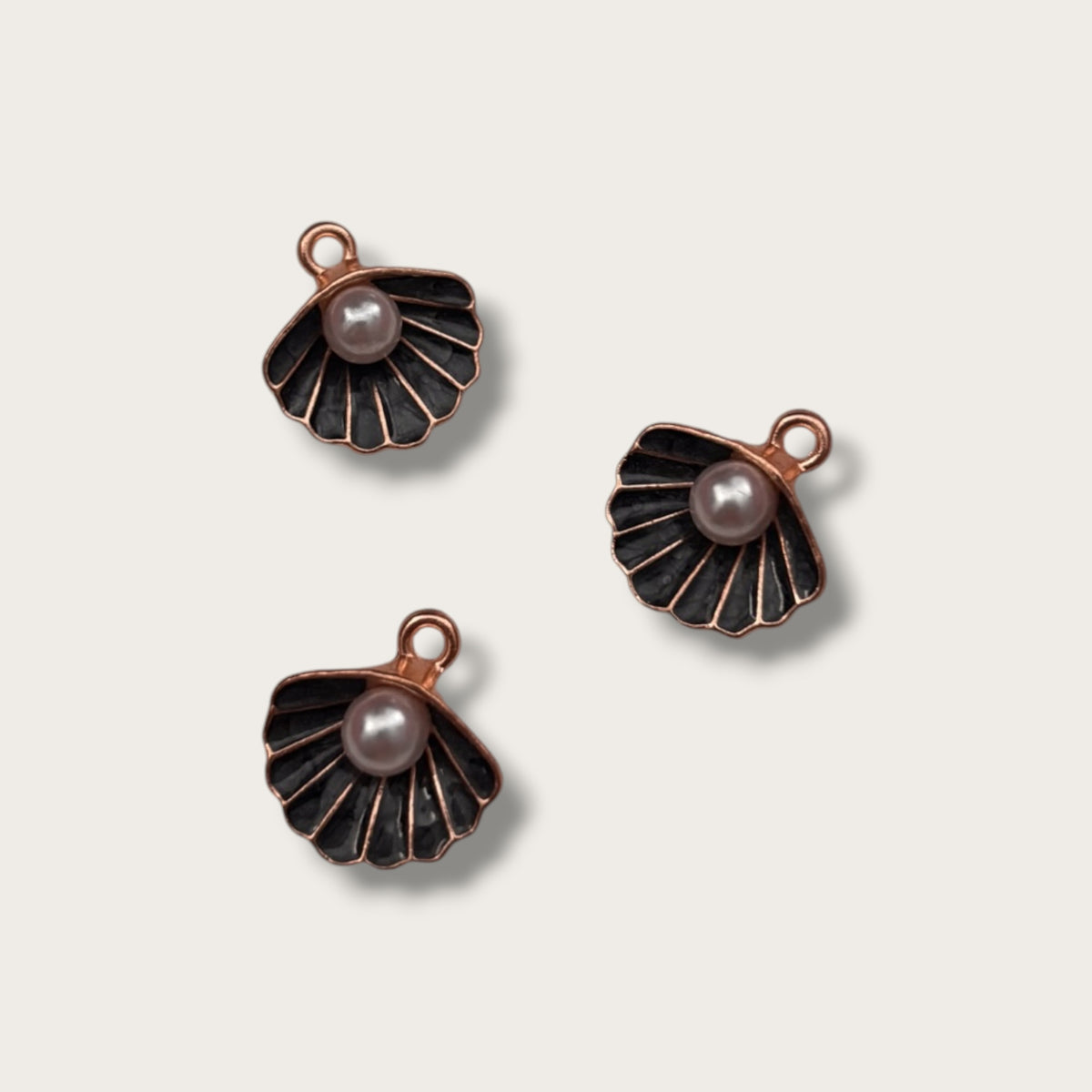 Clamshell 1pc - Gold Tone