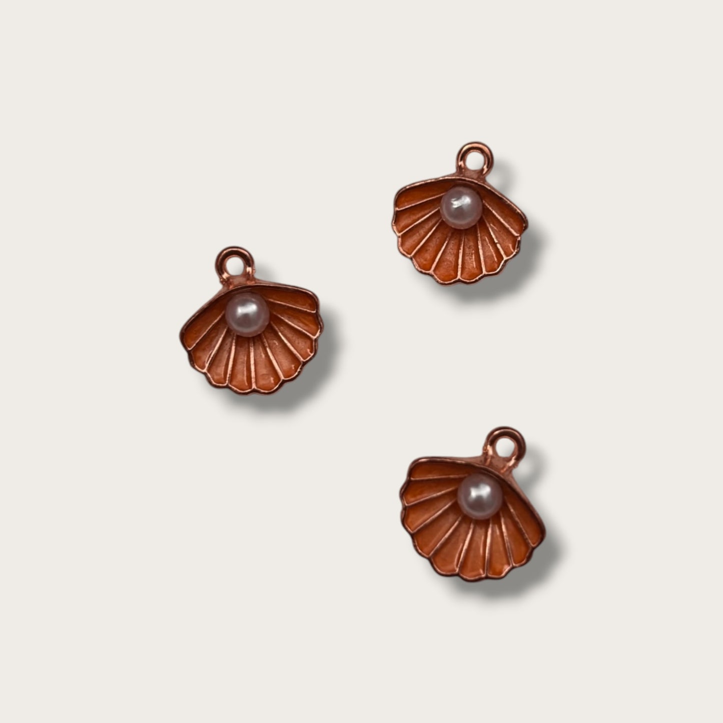Clamshell 1pc - Gold Tone